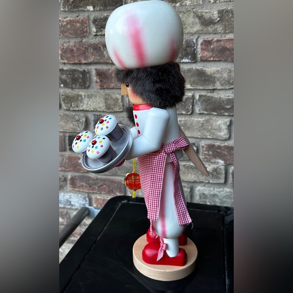 Vintage Steinbach Nutcracker Cupcake Maker 18” tall. Haunted? You decide. - Picture 3 of 15